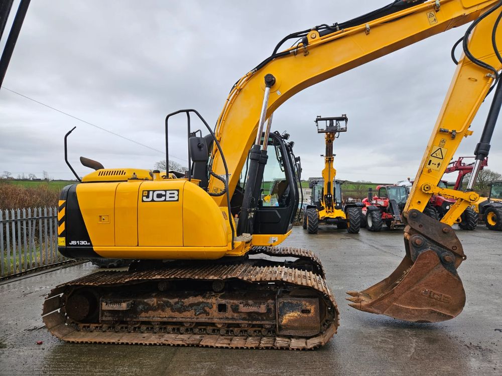 JCB JS130: New & Used Tractors Wales & UK | Excavators & Tankers
