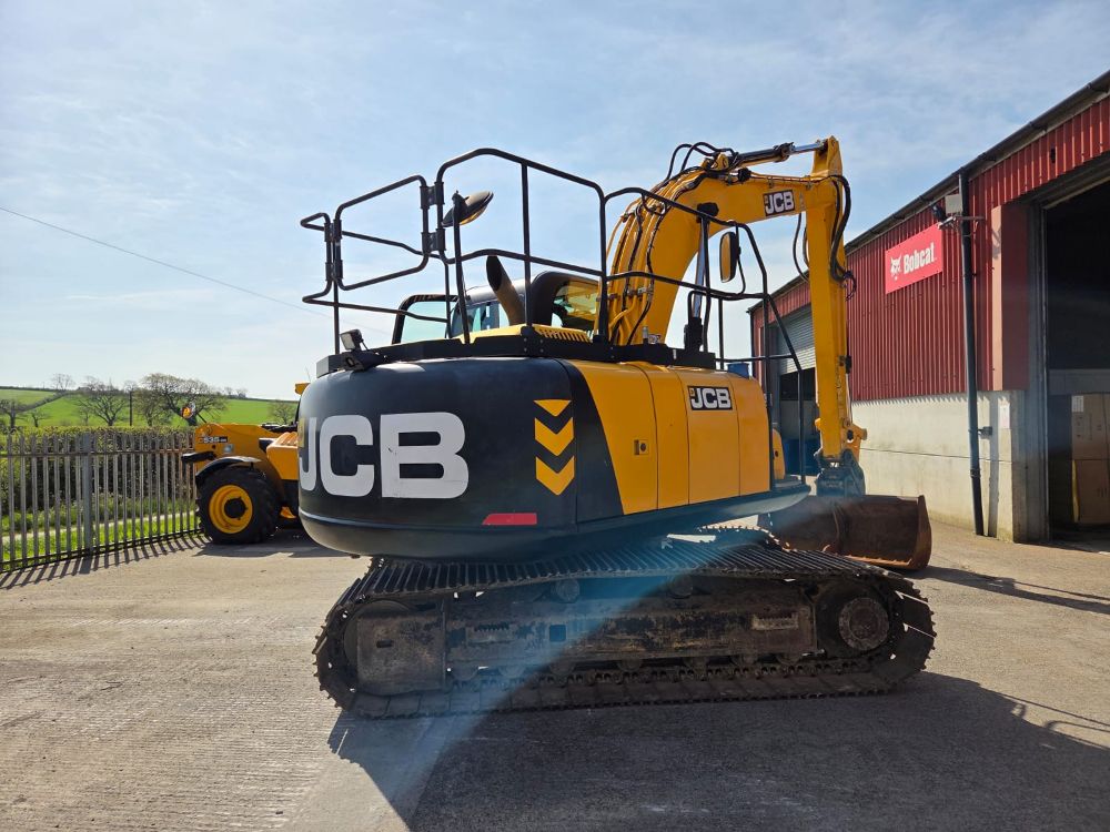 JCB JS130: New & Used Tractors Wales & UK | Excavators & Tankers